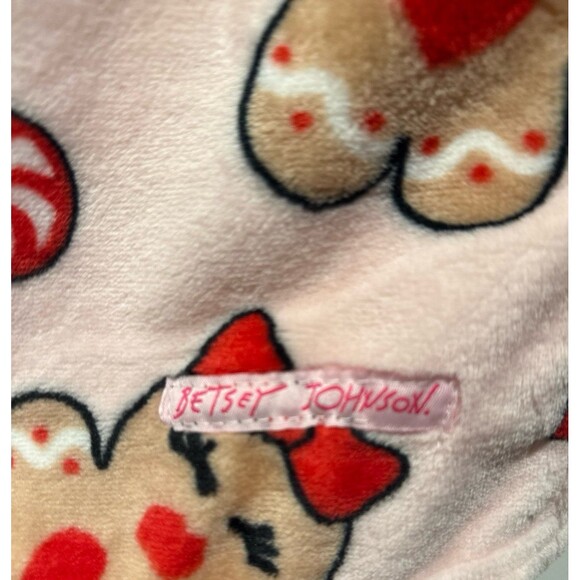 Betsey Johnson Christmas gingerbread Pink blanket - Picture 4 of 4